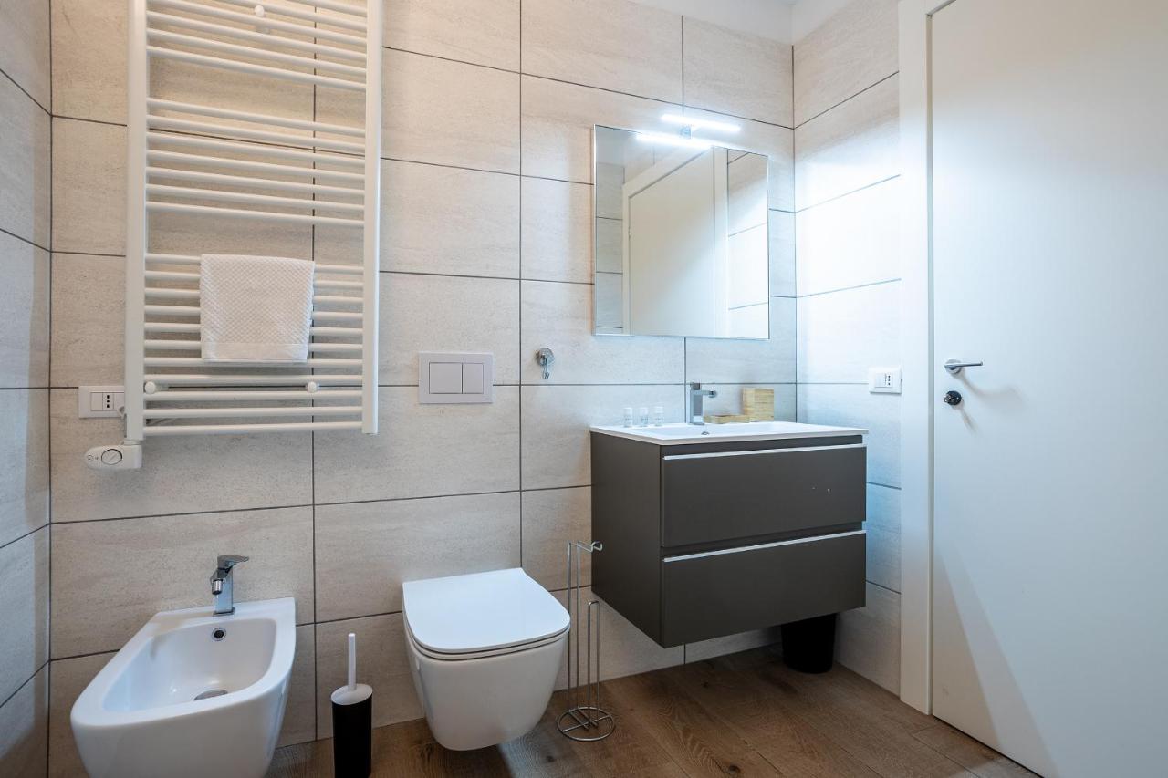 City Centre Apartment - 10 Minutes To Duomo - Free Wifi E Netflix Milán Exteriér fotografie